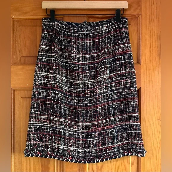 Chanel 08A Boucle Tweed Knee-Length Skirt 2008 Fall Collection by Karl Lagerfeld - Picture 2 of 16